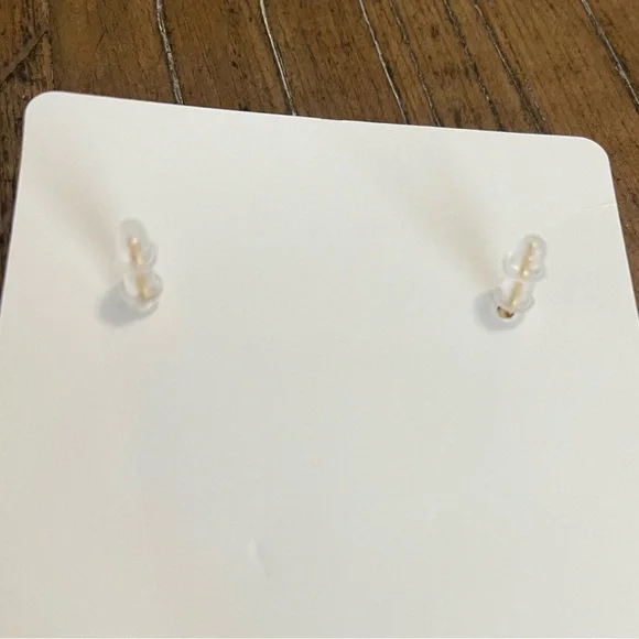 NWT Mini Heart Leopard Stud Earrings - Picture 3 of 3